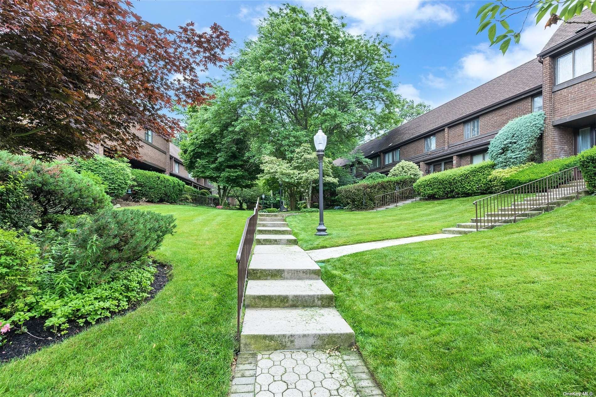 62 Acorn Ponds Drive, Unit 276, Roslyn, NY 11576 Compass