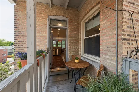 $400,000 | 1118 Washington Boulevard, Unit 3A, Oak Park, IL 60302