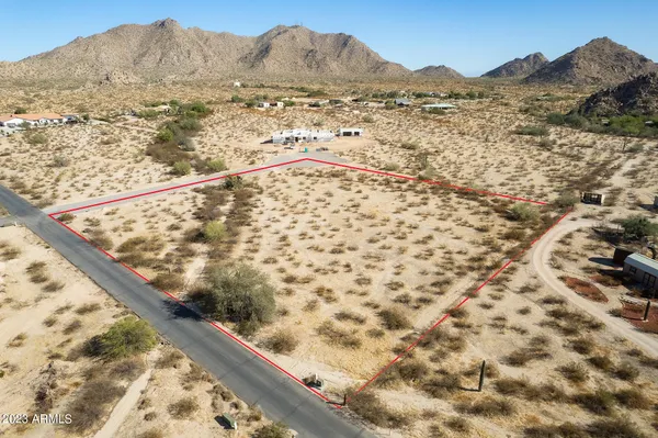a view of an aerial view of residential houses with outdoor space