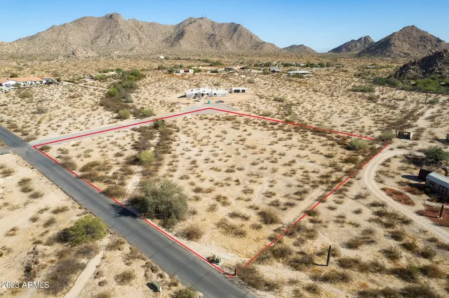 a view of an aerial view of residential houses with outdoor space