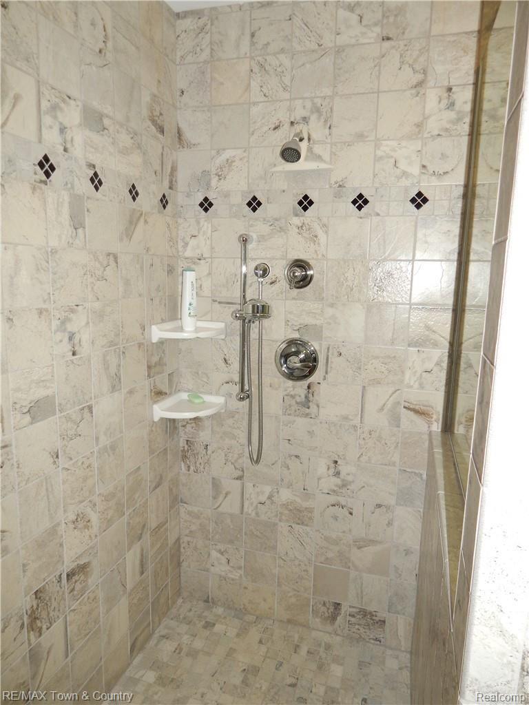 10030 West Pierson Road Flushing, MI 48433 - Photo 26 of 72 DSCN8211.JPG
