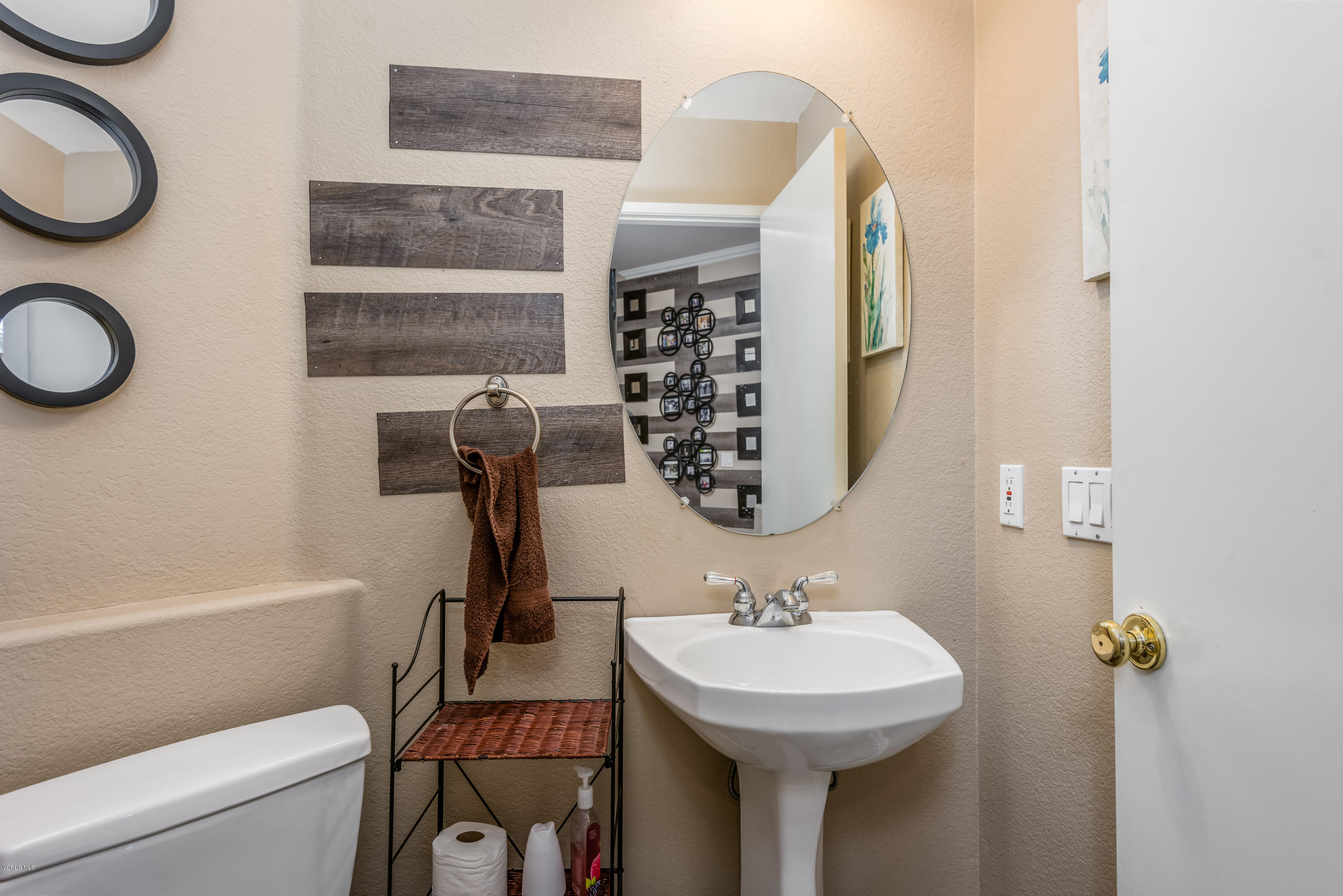 2045 Veracruz Lane Oxnard, CA 93036 - Photo 12 of 15 17-Powder Room
