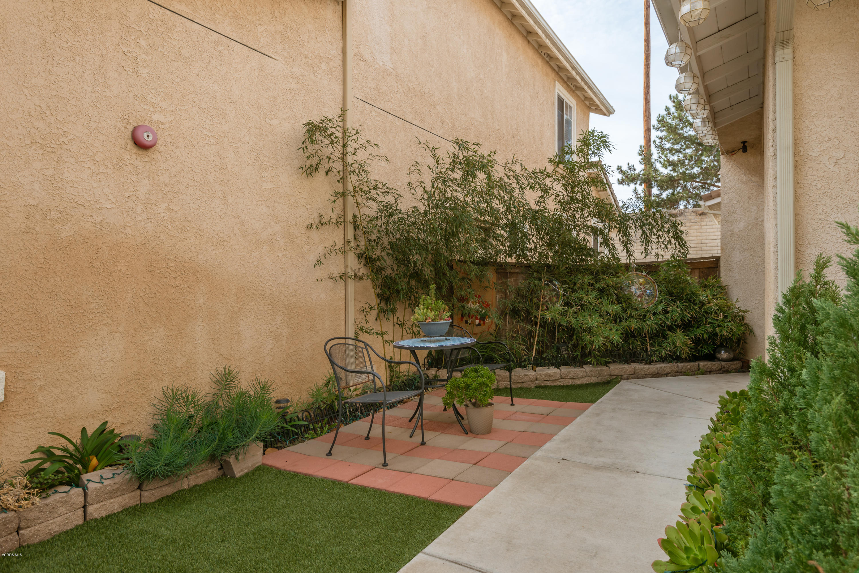 2045 Veracruz Lane Oxnard, CA 93036 - Photo 13 of 15 04-Entrance