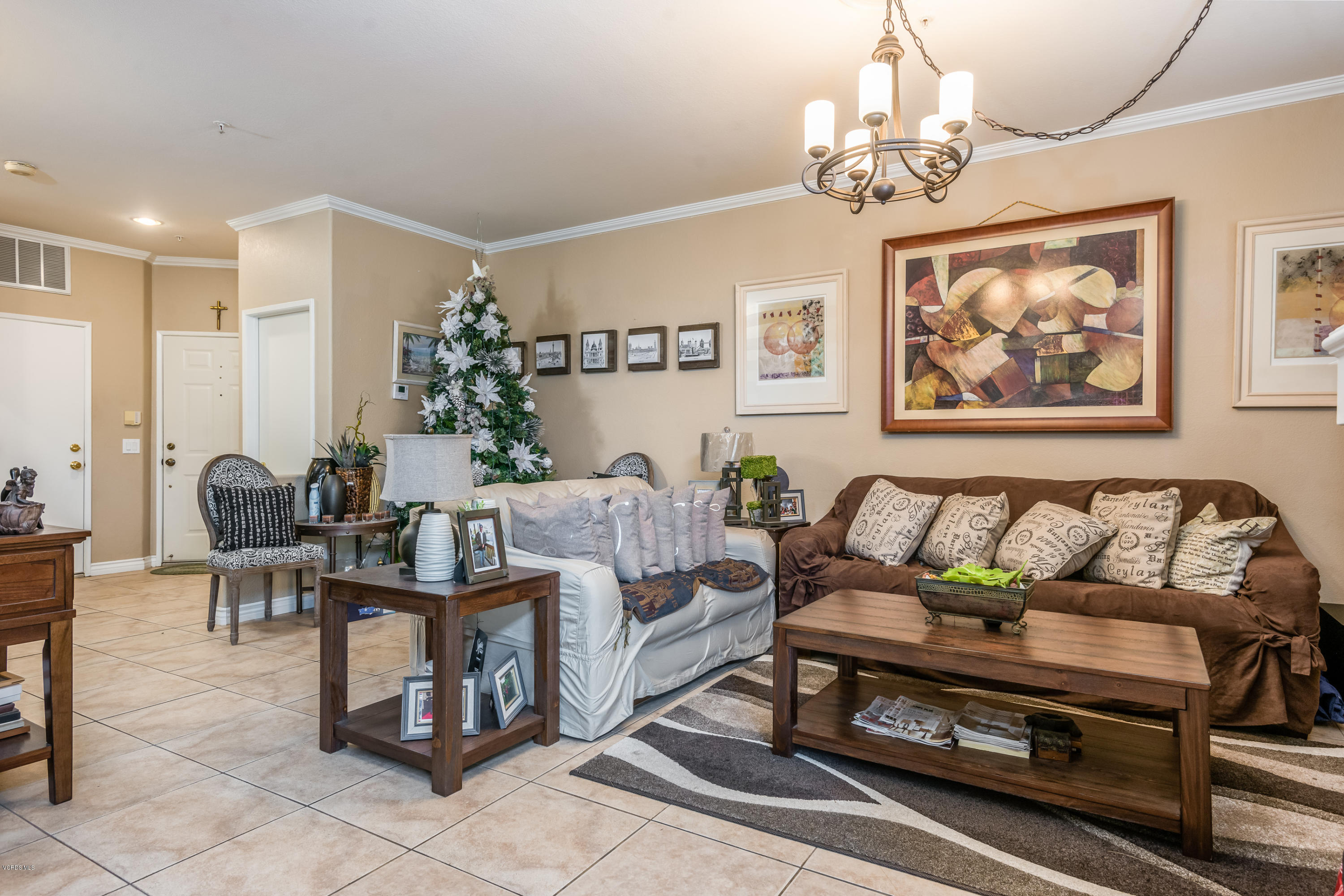 2045 Veracruz Lane Oxnard, CA 93036 - Photo 3 of 15 05-Living Room