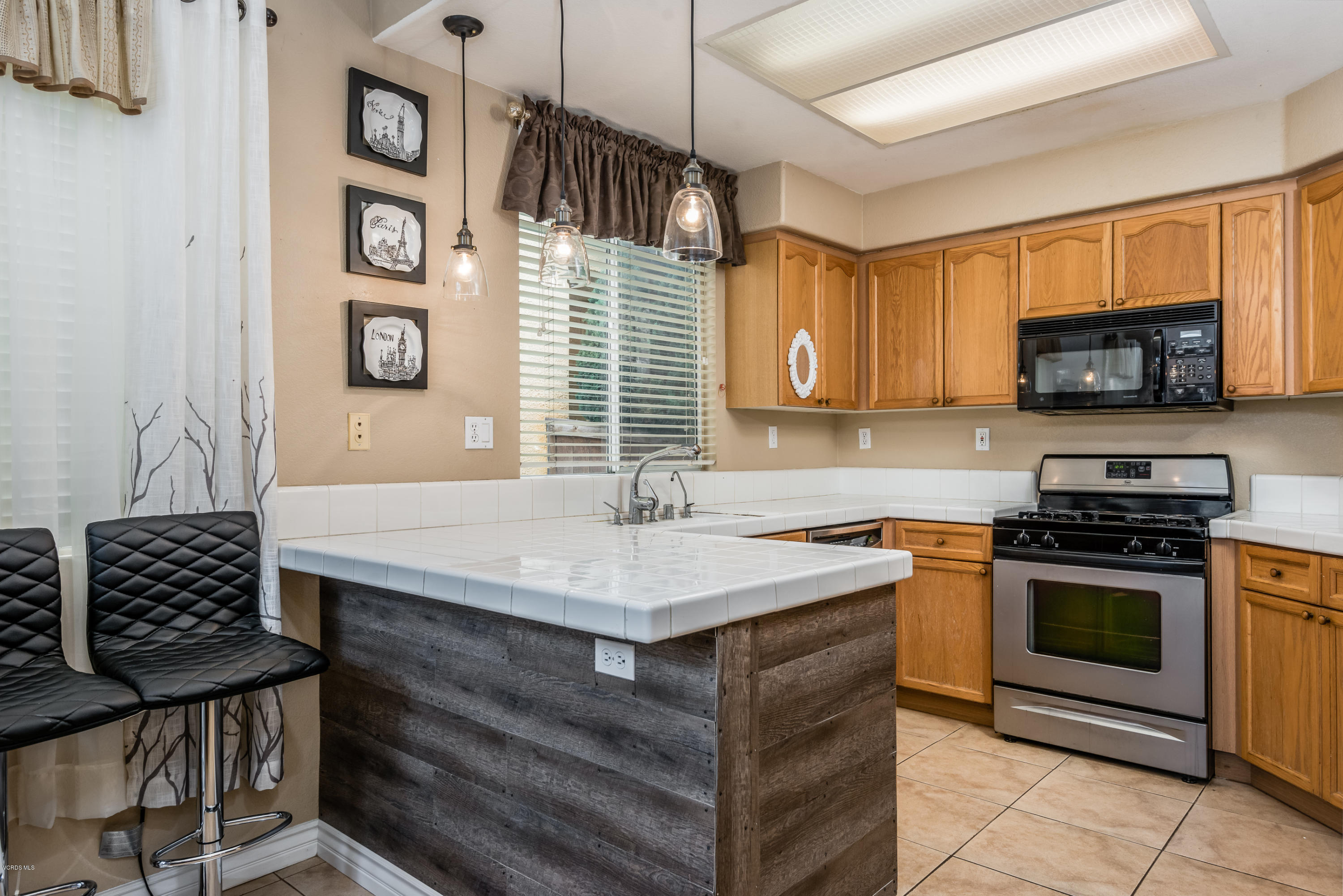 2045 Veracruz Lane Oxnard, CA 93036 - Photo 6 of 15 08-Kitchen