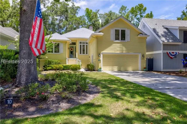 $715,000 | 10 Wax Myrtle Court, Hilton Head Island, SC 29926