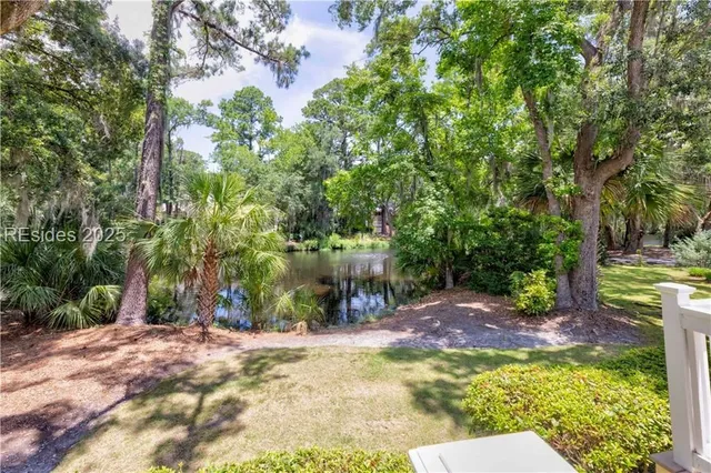$699,500 | 10 Wax Myrtle Court, Hilton Head Island, SC 29926