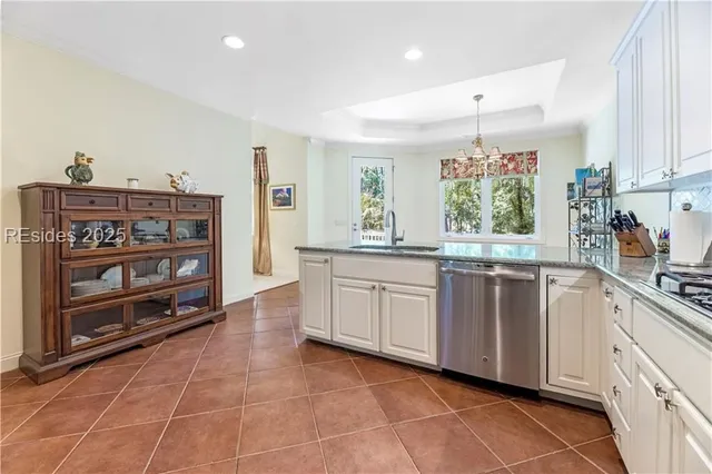 $699,500 | 10 Wax Myrtle Court, Hilton Head Island, SC 29926