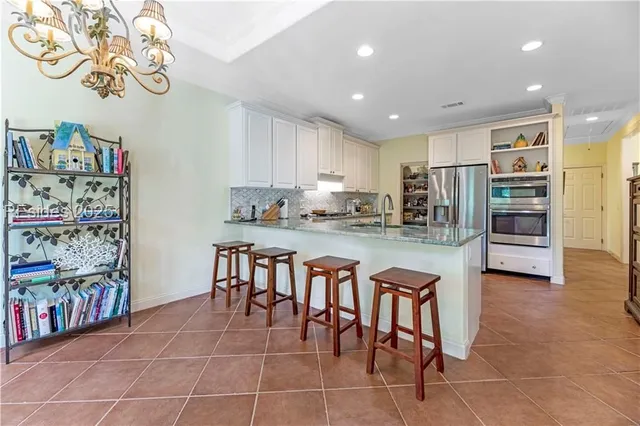 $699,500 | 10 Wax Myrtle Court, Hilton Head Island, SC 29926