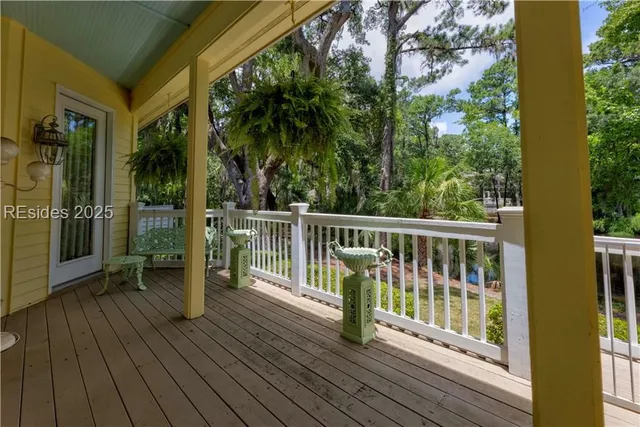 $699,500 | 10 Wax Myrtle Court, Hilton Head Island, SC 29926