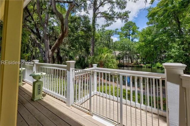 $699,500 | 10 Wax Myrtle Court, Hilton Head Island, SC 29926