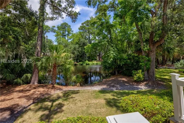 $699,500 | 10 Wax Myrtle Court, Hilton Head Island, SC 29926