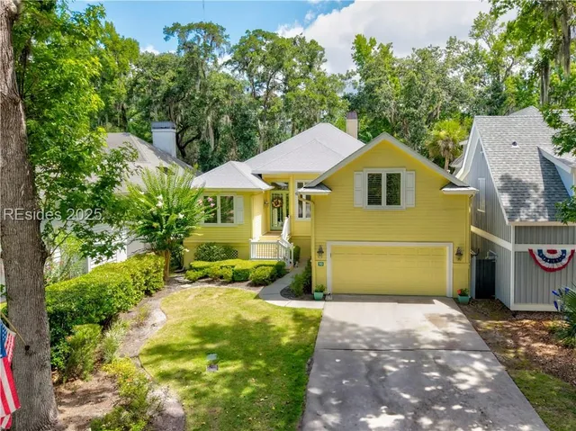 $699,500 | 10 Wax Myrtle Court, Hilton Head Island, SC 29926