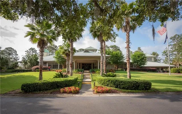 $699,500 | 10 Wax Myrtle Court, Hilton Head Island, SC 29926