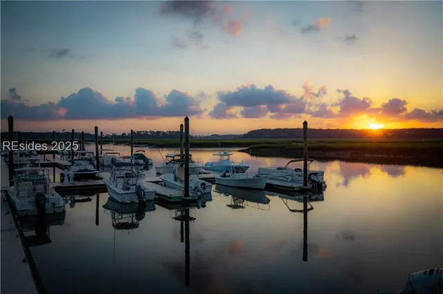 $699,500 | 10 Wax Myrtle Court, Hilton Head Island, SC 29926