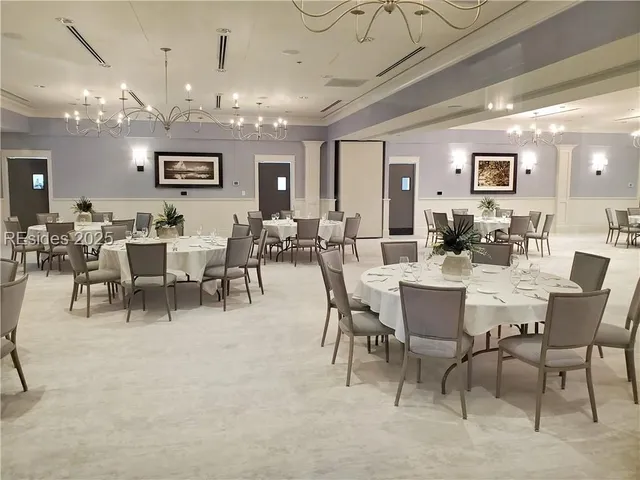 $699,500 | 10 Wax Myrtle Court, Hilton Head Island, SC 29926