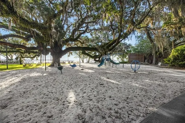 $699,500 | 10 Wax Myrtle Court, Hilton Head Island, SC 29926