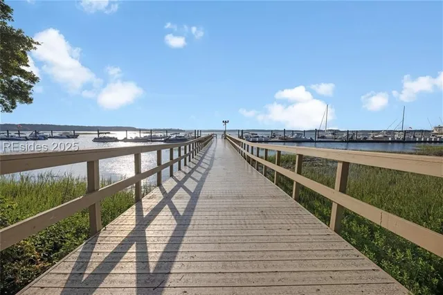 $699,500 | 10 Wax Myrtle Court, Hilton Head Island, SC 29926