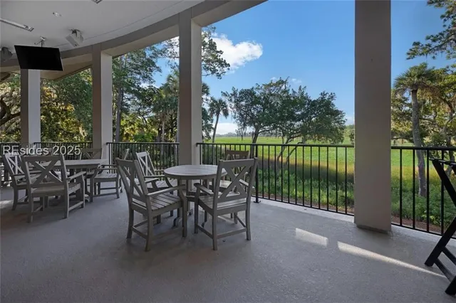 $699,500 | 10 Wax Myrtle Court, Hilton Head Island, SC 29926