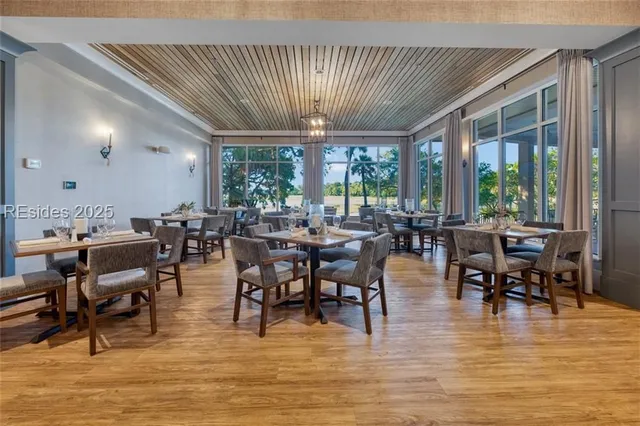 $699,500 | 10 Wax Myrtle Court, Hilton Head Island, SC 29926