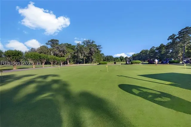 $699,500 | 10 Wax Myrtle Court, Hilton Head Island, SC 29926