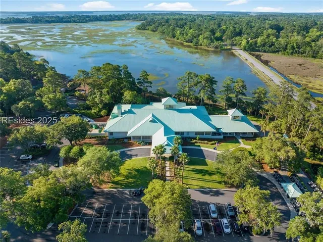 $699,500 | 10 Wax Myrtle Court, Hilton Head Island, SC 29926