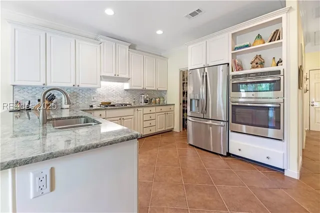 $699,500 | 10 Wax Myrtle Court, Hilton Head Island, SC 29926