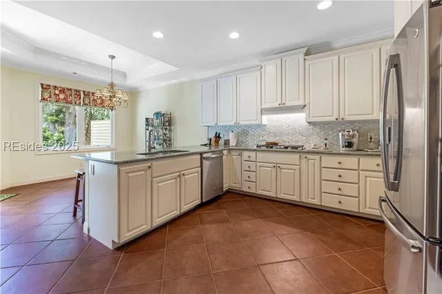 $699,500 | 10 Wax Myrtle Court, Hilton Head Island, SC 29926