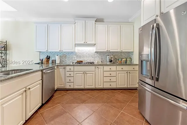 $699,500 | 10 Wax Myrtle Court, Hilton Head Island, SC 29926