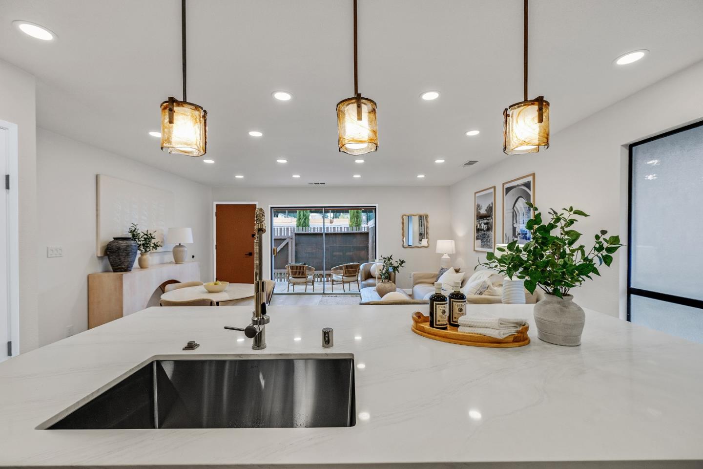 205 Red Oak Drive, Unit M Sunnyvale, CA 94086 - Photo 14 of 32 a view of a living room and kitchen
