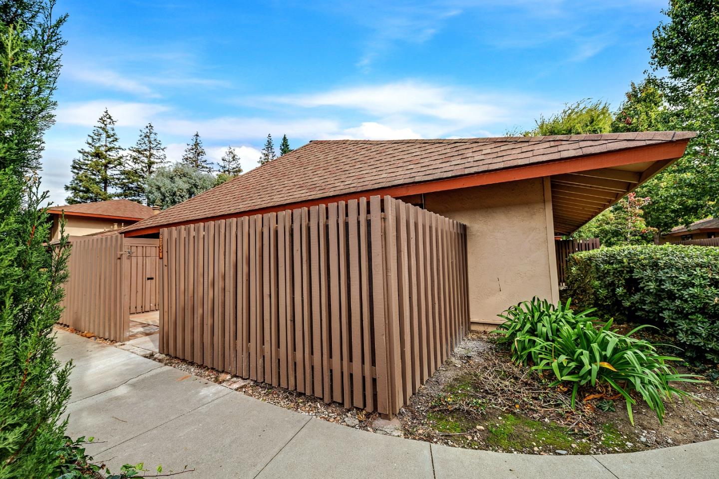 205 Red Oak Drive, Unit M Sunnyvale, CA 94086 - Photo 4 of 32