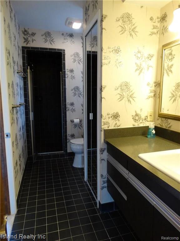 22673 Meridian Road Grosse Ile, MI 48138 - Photo 31 of 48
