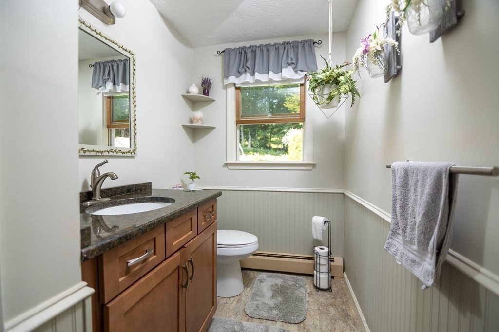 27 Johnson Road Sutton, MA 01590 - Photo 11 of 28