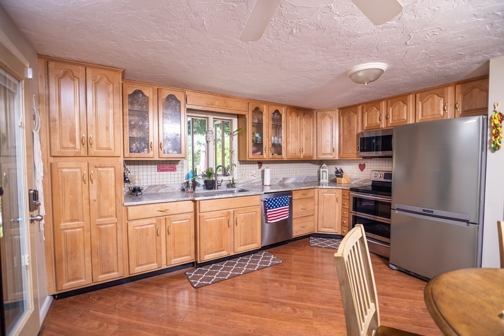 27 Johnson Road Sutton, MA 01590 - Photo 6 of 28