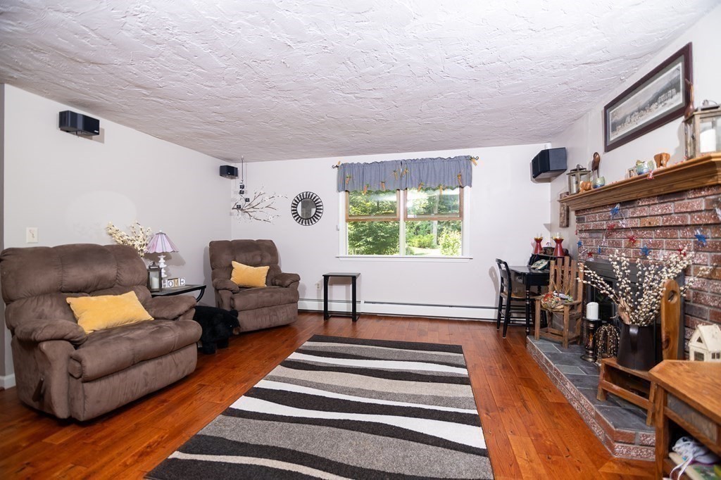 27 Johnson Road Sutton, MA 01590 - Photo 10 of 28