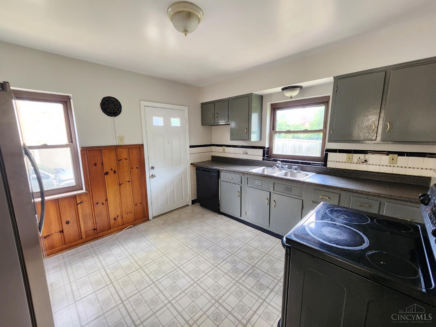 1196 Anderson Ferry Road Cincinnati, OH 45238 - Photo 4 of 11