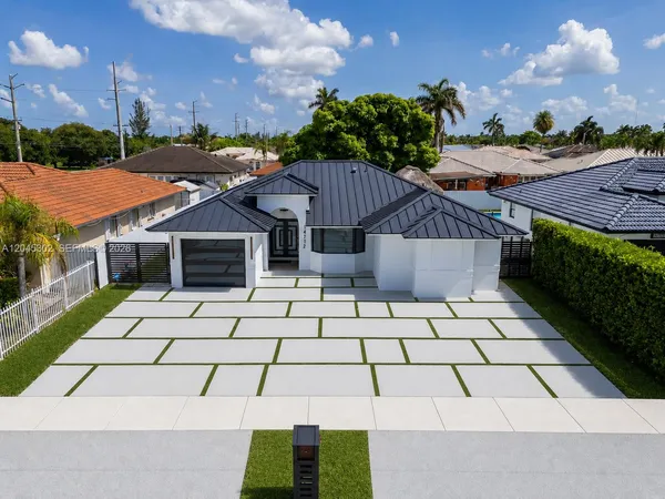 a view of multiple houses with a yard