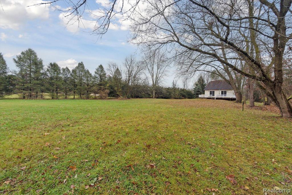 8319 Bennett Lake Road Fenton, MI 48430 - Photo 38 of 52