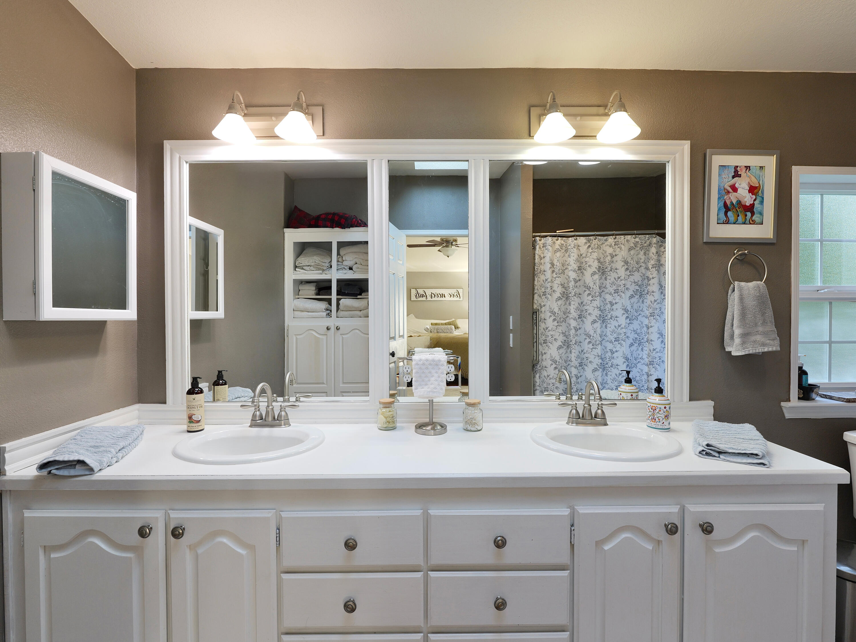 150 Castaline Place Shady Cove, OR 97539 - Photo 29 of 83 Primary Bath