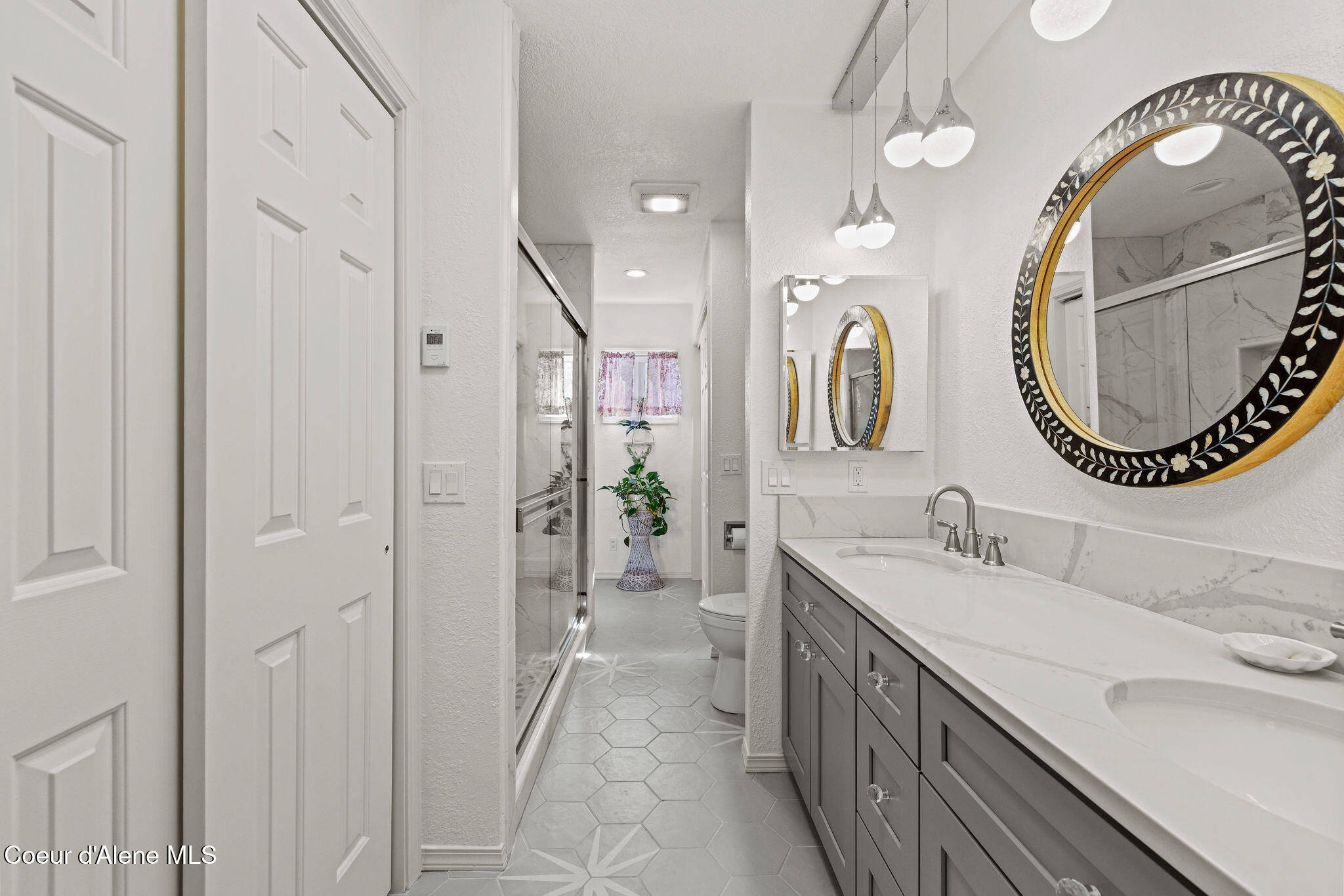 3529 East Mountain View Road Post Falls, ID 83854 - Photo 13 of 32 Primary Bathroom