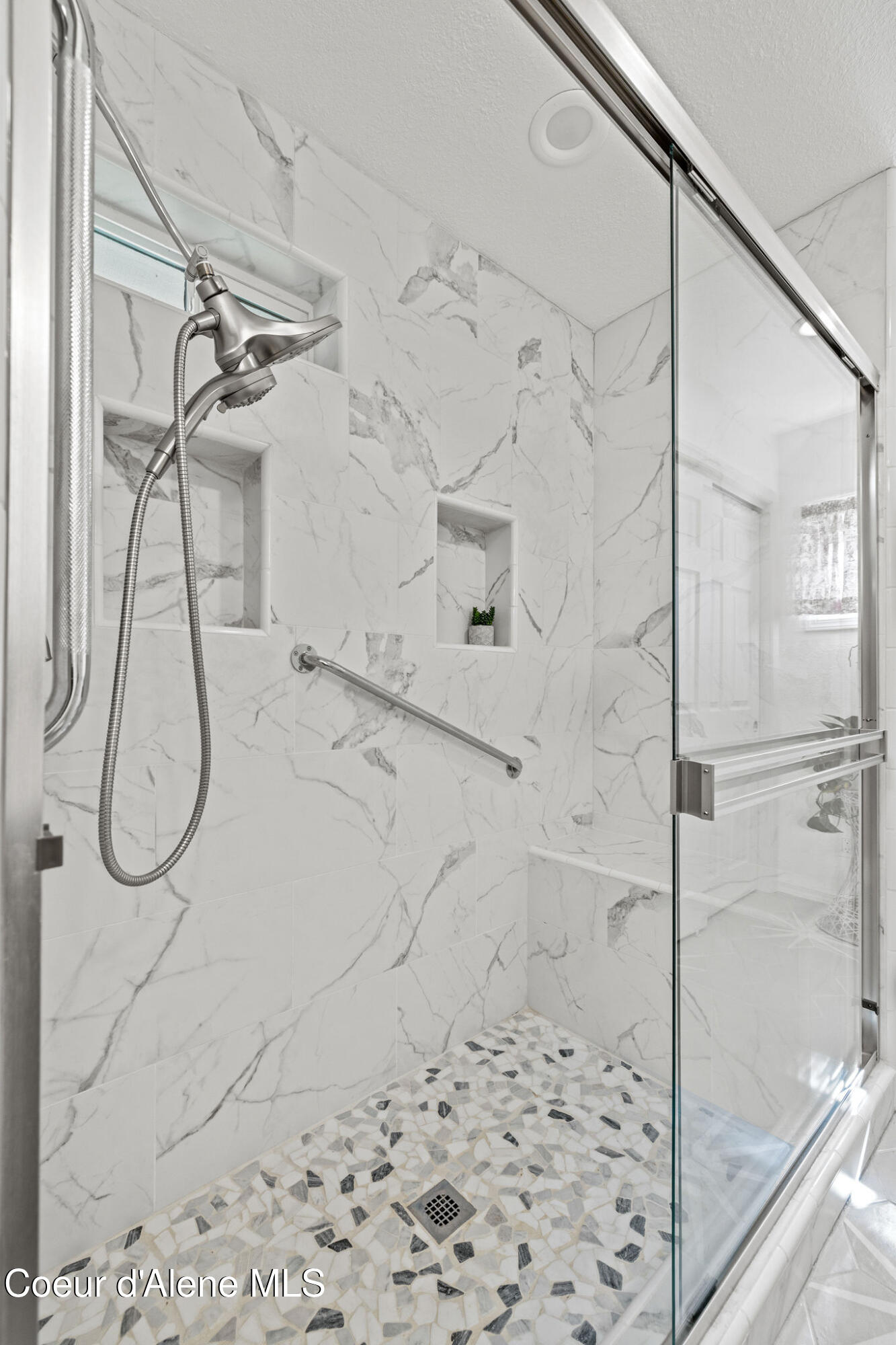 3529 East Mountain View Road Post Falls, ID 83854 - Photo 14 of 32 Beautiful Shower