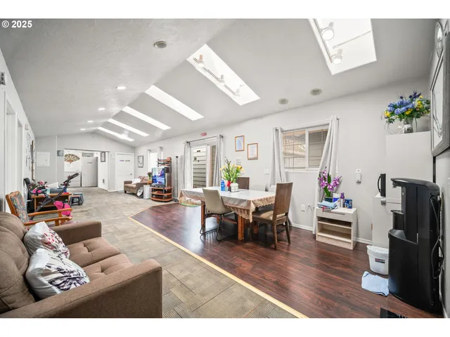 $1,149,950 | 11901 Southeast Powell Boulevard, Portland, OR 97266