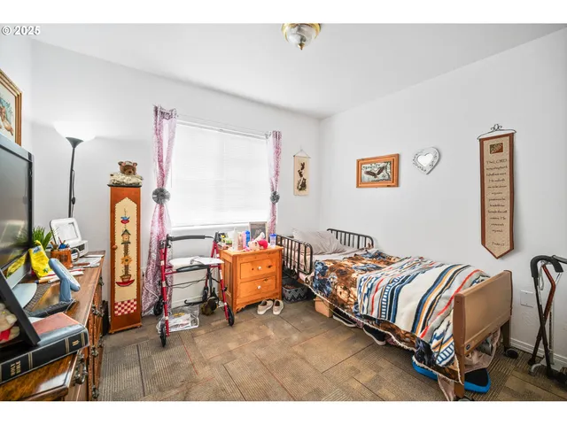 $1,149,950 | 11901 Southeast Powell Boulevard, Portland, OR 97266