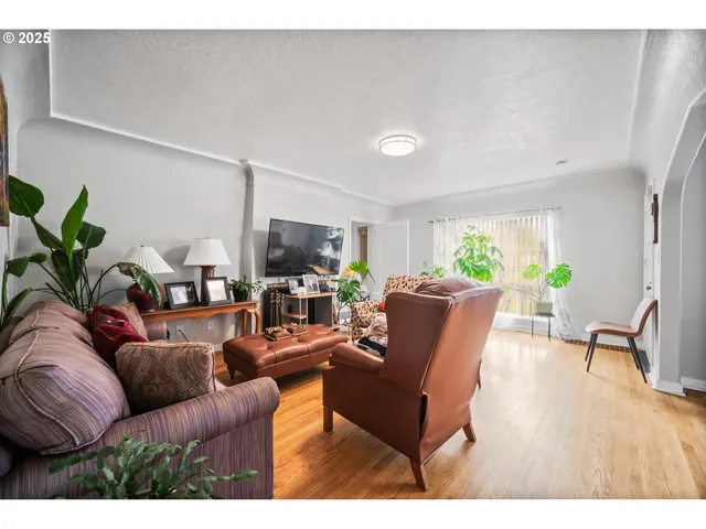 $1,149,950 | 11901 Southeast Powell Boulevard, Portland, OR 97266