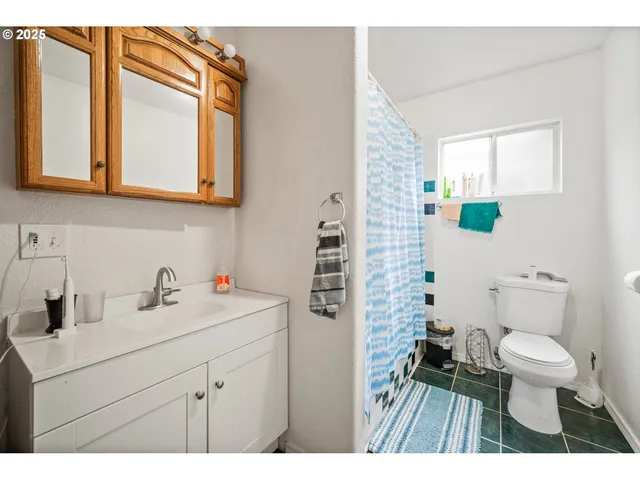 $1,149,950 | 11901 Southeast Powell Boulevard, Portland, OR 97266