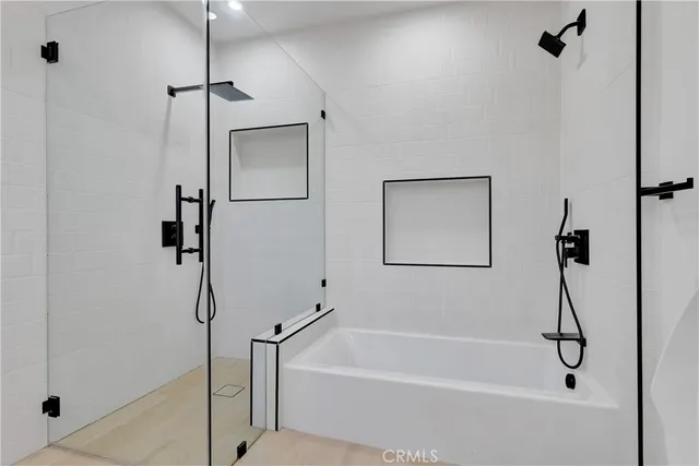 $12,800 | 1145 South Longwood Avenue, Los Angeles, CA 90019