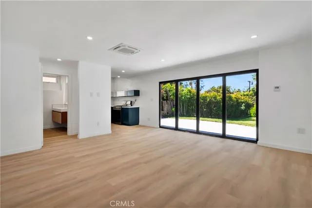 $12,800 | 1145 South Longwood Avenue, Los Angeles, CA 90019