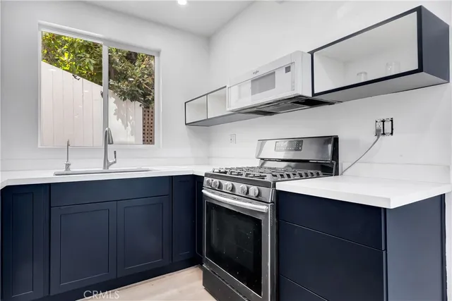 $12,800 | 1145 South Longwood Avenue, Los Angeles, CA 90019