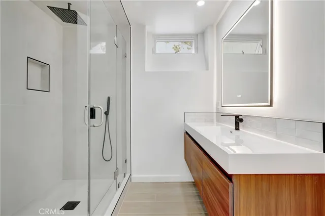 $12,800 | 1145 South Longwood Avenue, Los Angeles, CA 90019