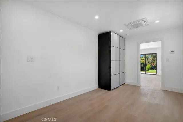 $12,800 | 1145 South Longwood Avenue, Los Angeles, CA 90019